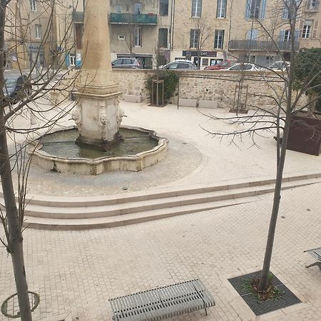 Charmant Appartement Coeur Village Provencal Ламбеск Номер фото
